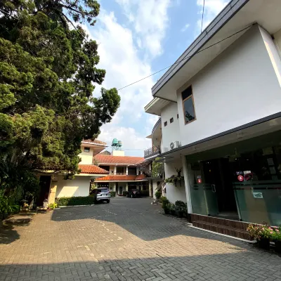 بيلاتوس هوتل باندونج Hotels near داغو دريمبارك