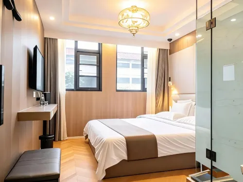 Qifeng Guli Light Luxury Homestay (Kaifeng Qingming Shanghe Garden Gulou Square Branch)