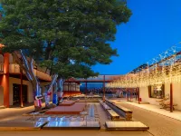 Luyin Boson Hotel (Suning Plaza Ahldin Botanical Garden)