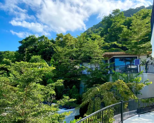 Babylon Mini Resort Hotels near Lam Son Stadium
