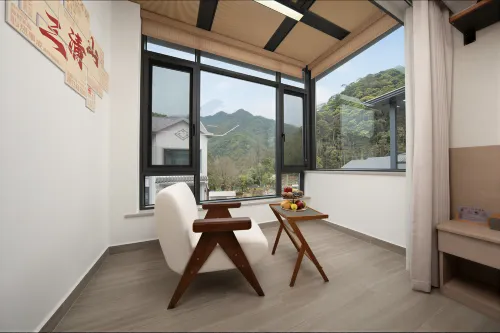 Sanyue Mountain · Scenic Mountain View Vacation Apartment (Sanqingshan Gangshou Cableway)