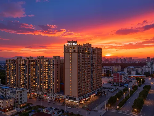 Jingbai Hotel (Fangchenggang High-speed Railway North Station Branch) - ที่มีที่จอดรถ