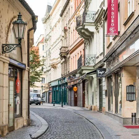 Hotel Leon D´Oro Отели рядом с достопримечательностью «Башня Генри»
