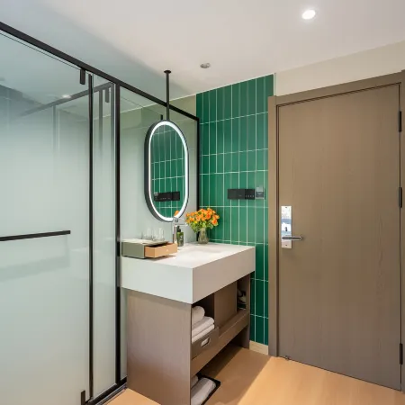 Huaxiang Siji Manyang Private Hot‑Spring Hotel (Kunming, Guandu Ancient Town & Yunnan Prov. Museum)