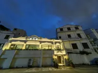 E-Dome hotel
