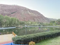 Qilian Jihong Business Hotel - Mountain view
