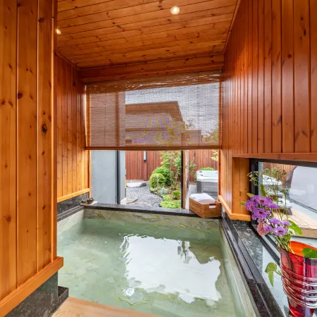 Lanjing Private Hot Spring Resort Villa with Double Pools, Jinshitan, Dalian