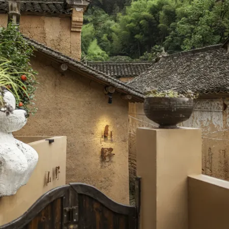 Mountain Wild Homestay (Yangjiatang Branch)