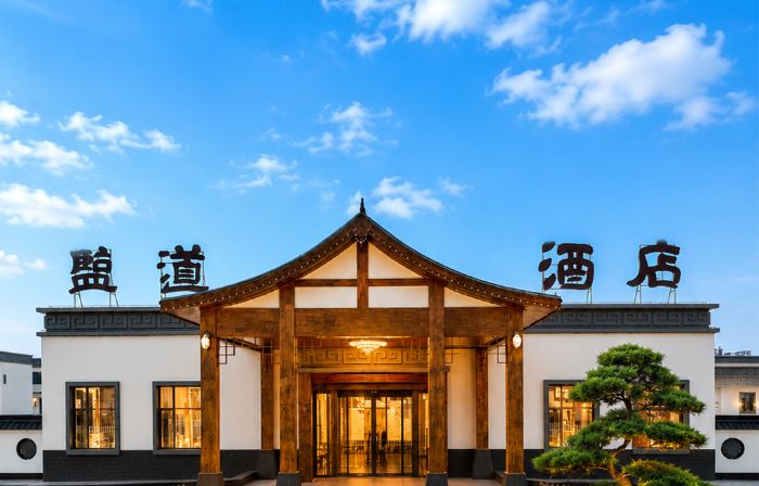 Chaka Salt Road Hotel