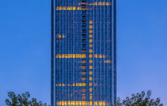 NATO.Walking in the Clouds    Hotel