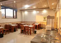 Licheng Yayi Business Hotel