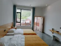 瀘沽湖山梧小苑客棧 - 停車場