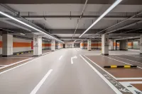 Peak Forest Lake Hotel (Xingyi South Railway Station & Wanfenglin Airport Branch) - Parkplatz