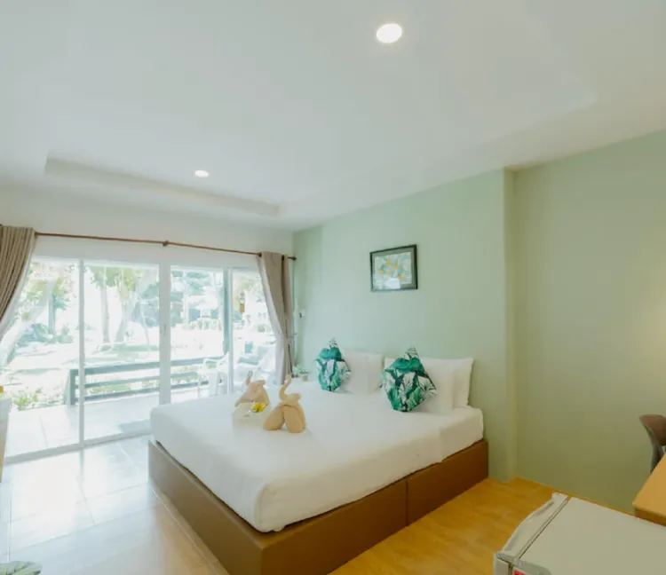 ห้องสวีทวิวสวนและทะเลบางส่วน พร้อมระเบียง 1
