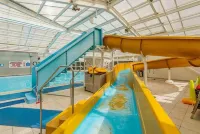 Wheelchair Location Close To Beach With HotTub - Pool