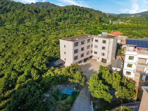 Liyuan Party Homestay - Swimmingpools