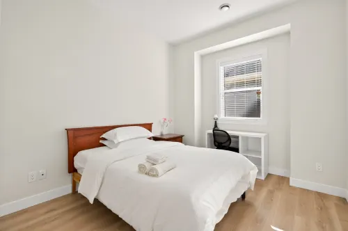 Surrey City Centre Ensuite near SkyTrain - 2 stelle