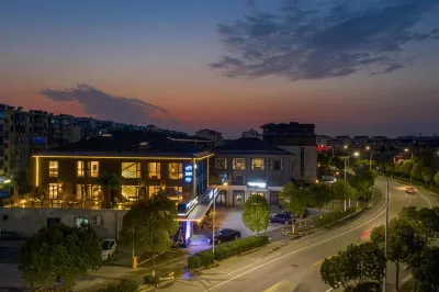 Tinghuyin Homestay (Yangzhou Slender West Lake Scenic Area)