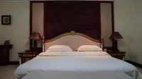 Helanshan Hotel Hotels near Huanghetan Island