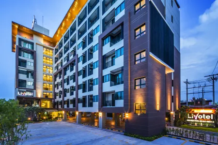 Livotel Hotel Kaset Nawamin Bangkok Отели рядом с достопримечательностью «Wat Suan Mokkh»