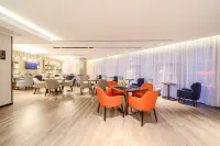 Echarm Hotel (Xingyi DCF Jushan Square)