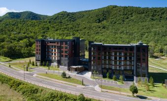 Yu Kiroro, Ski-in Ski-Out Luxury Residences