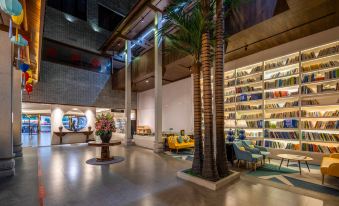 Maoming Nanyue Impression Hotel (1959 Wenchuang Street High Speed Railway Station)