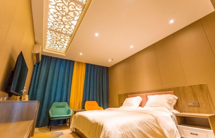Fenghuang Theme Hotel