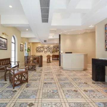 Ole Tai Sam Un Hotel Hotels near Sir Robert Ho Tung Library