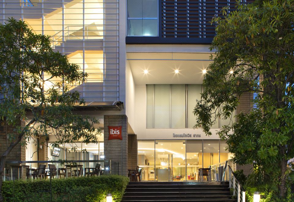 5. 이비스 방콕 사..