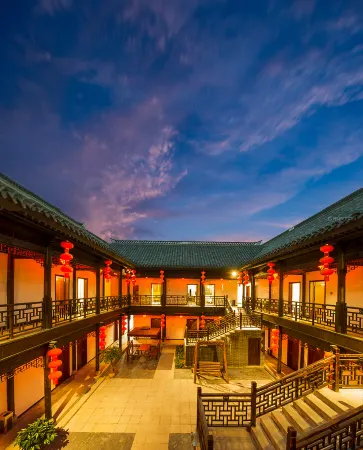 Zhuangyuan Building·Kyoto Heyuan (Taierzhuang Ancient City Scenic Area) Отели рядом с достопримечательностью «Zaozhuang Technician College Tai'erzhuang Branch»
