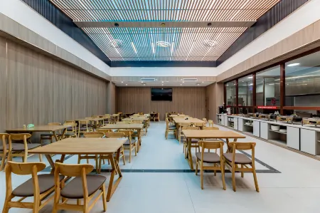 Ordos Mukang Hotel Отели рядом с достопримечательностью «Mengguxiangqi Square»