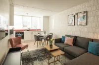 피츠로비아 바이 플라잉 버틀러  호텔