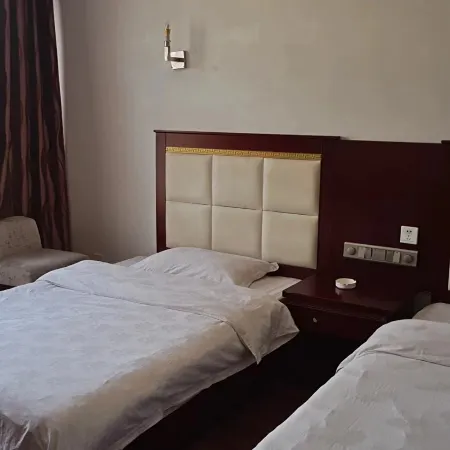 Fugu Xinmin Derong Hotel