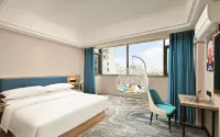 Happy Aile Hotel (Hezhou Lingfeng Square)