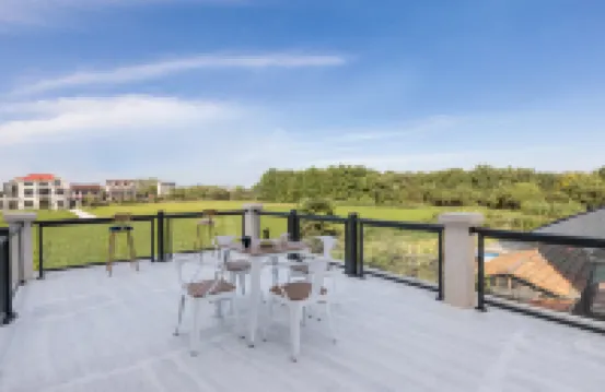 Shanghai Lingang Dishui Lake Yilitang North Homestay Hotels near Nicheng Revolution History Museum