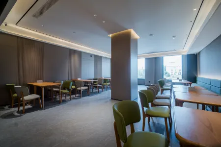 HanTing Hotel (Shuozhou Huairen High-Speed Railway Station)