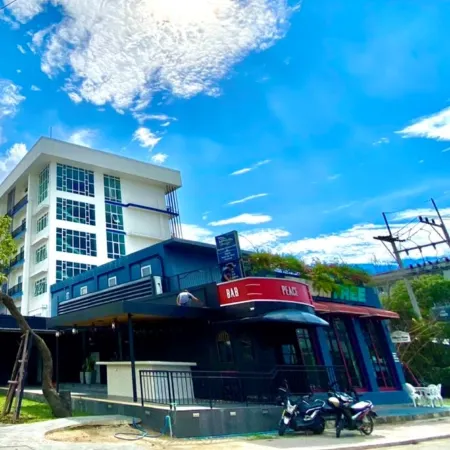 The Bridge Residence Hotel Отели рядом с достопримечательностью «Военный музей JEATH»