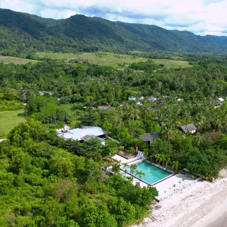 8988 Beach Resort Отели в г. Пандегланг