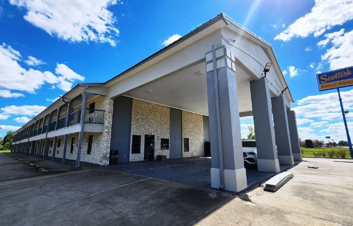 Scottish Inn & Suites