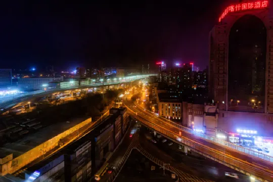 UP HuaYi Collection Hotel (Urumqi South Railway Station) Отели рядом со станцией Wulumuqi South Railway Station