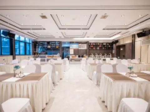 Borrman Hotel (Chibi Sanguo Pedestrian Street) Hotels in Chibi