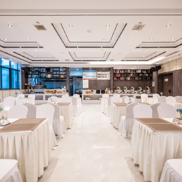 Borrman Hotel (Chibi Sanguo Pedestrian Street)