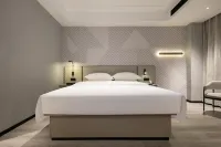 Borrman Hotel (Huanggang Wuxue Kanjiang Avenue)