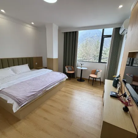 Yunju Hotel