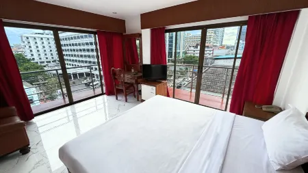 Highfive Hotel Pattaya