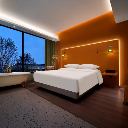 Qianqian Mango Tree Hotel (Leshan Giant Buddha, East Street Food Street)