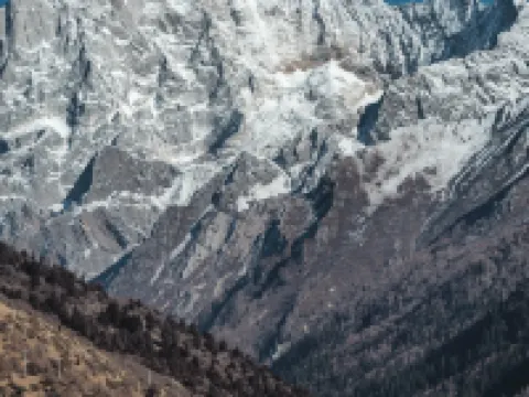 Siguniang Mountain Yangwangxingkong Snow Mountain Hotel[The best spot to view snow-capped mountains] โรงแรมในเซี่ยวจิน