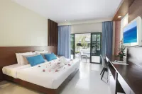 Tuana Hotels Brook Pool Access