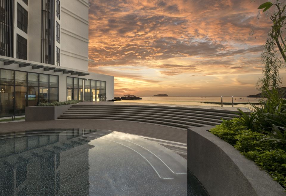 시타딘 워터프론트 코타키나발루의 외부 모습